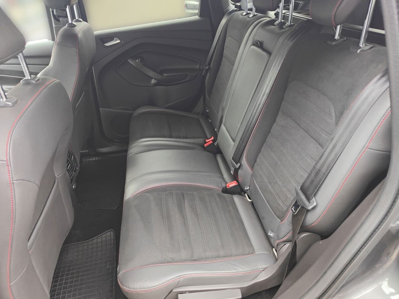 Ford Kuga - zdjęcie 17